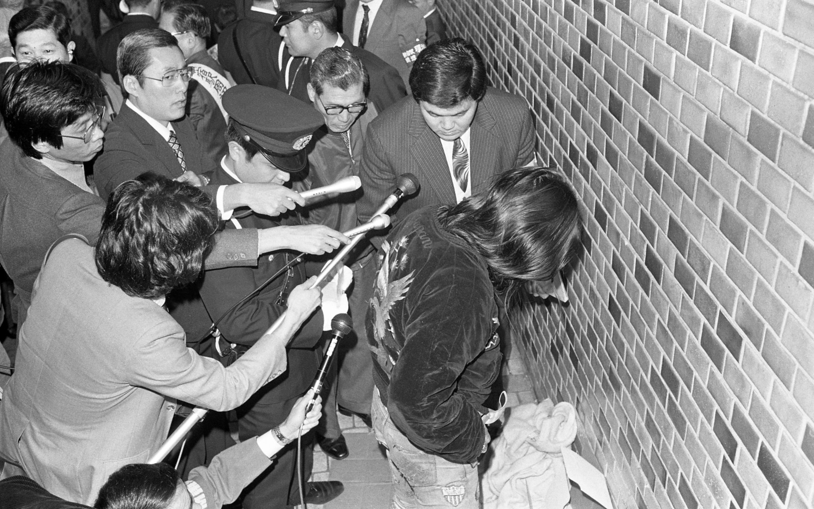 80's「新宿を明るくきれいにする運動」の様子